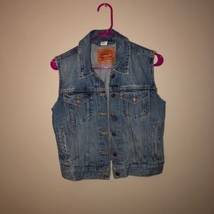 Levi’s Trucker Vest